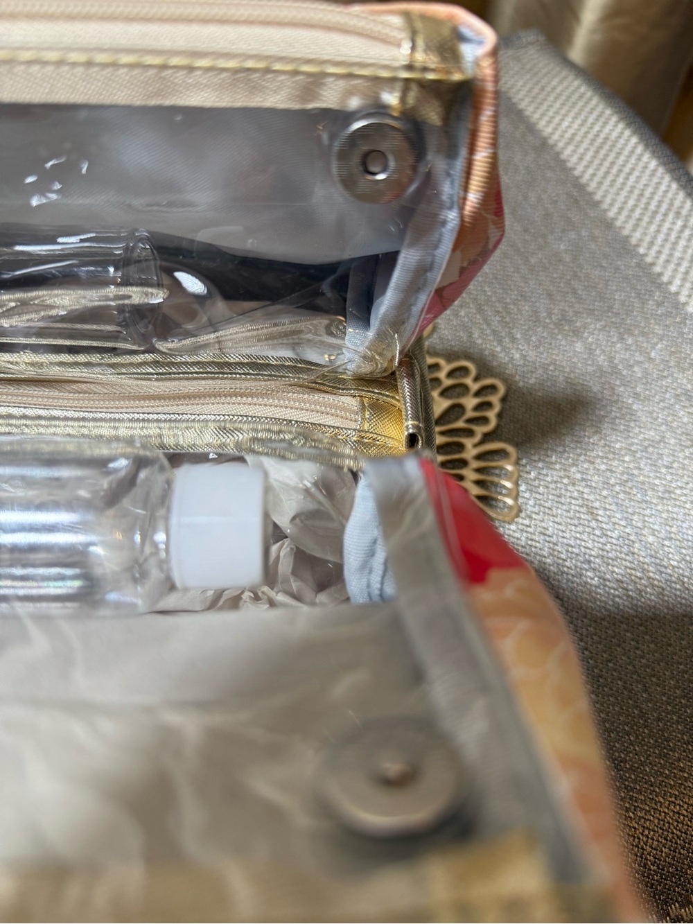 Tahari Floral Cosmetic/Makeup Bag - Pink & Gold Metallic with 3 Travel bottles - Picture 10 of 10